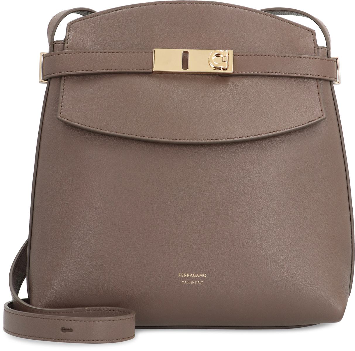 Salvatore Ferragamo axelväska i läder