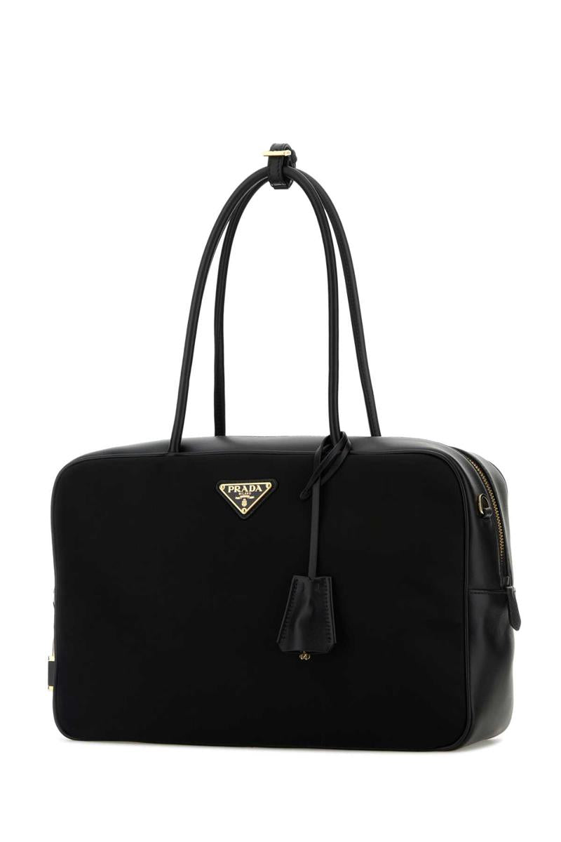 Prada handväskor.