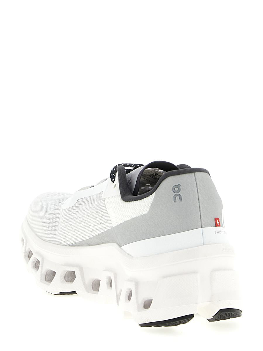 Om att springa med 'Cloudmonster'-sneakers