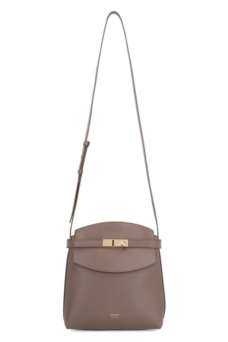 Salvatore Ferragamo axelväska i läder