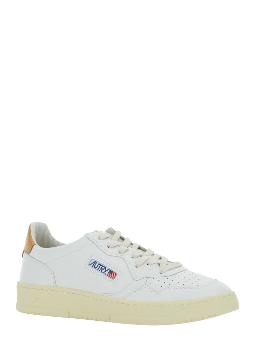 'Medalist Low' Vita Sneakers Med Kontrasterande Hälflik I Läder Herr