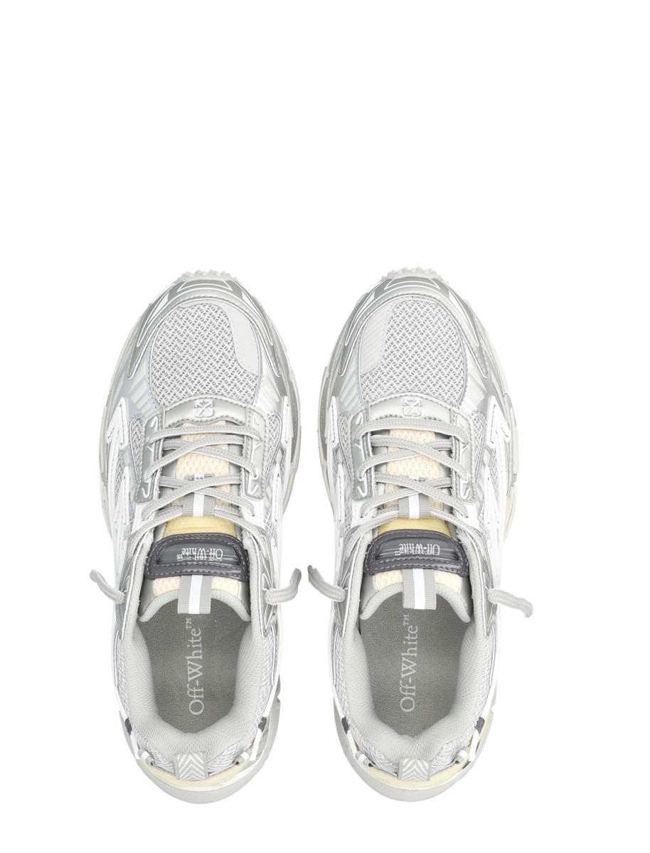 Off-White Nu är jag strax tillbaka