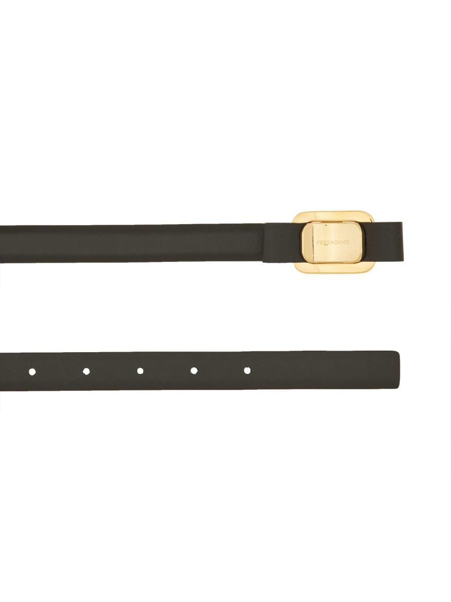 Salvatore Ferragamo fast bälte "New Vara Plate"