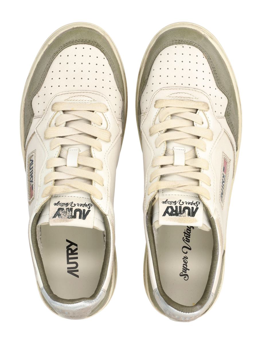 Autry Medalist Low Super Vintage Sneakers i vitt, silver och huntergrönt ödlemocka