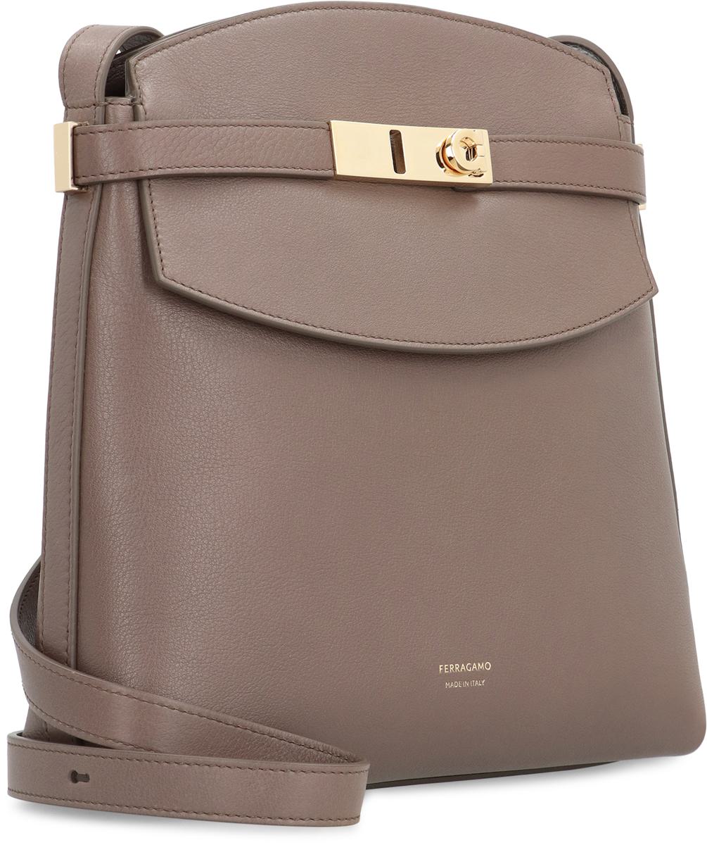Salvatore Ferragamo axelväska i läder