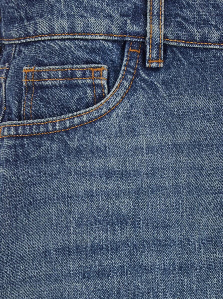 Blå kjol med logotypmärke baktill och diagonal enbensskuren denimkvinna