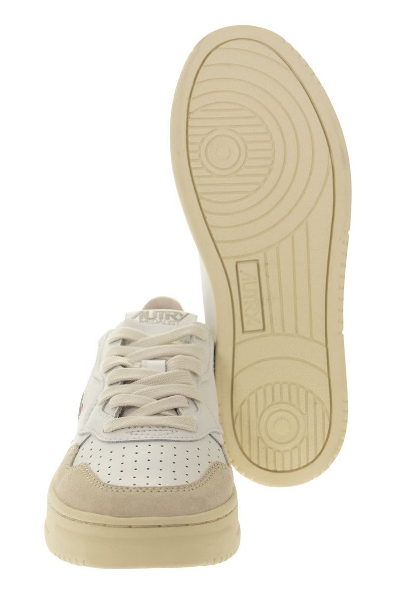 Autry "Medalist Low" Sneakers