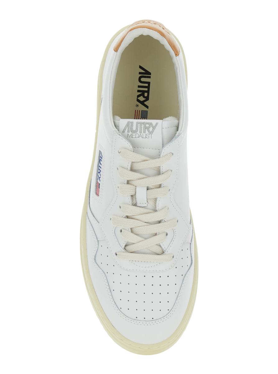 'Medalist Low' Vita Sneakers Med Kontrasterande Hälflik I Läder Herr