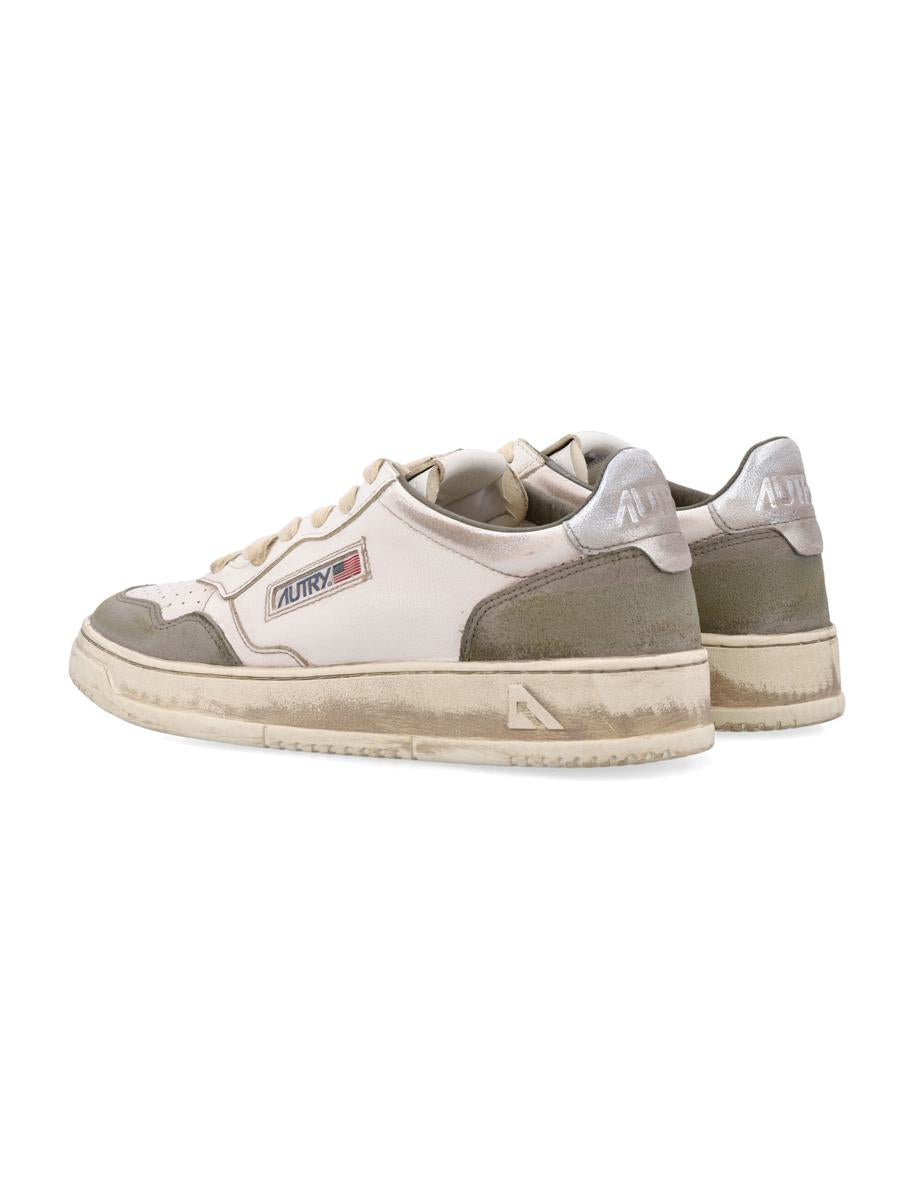 Autry Medalist Low Super Vintage Sneakers i vitt, silver och huntergrönt ödlemocka