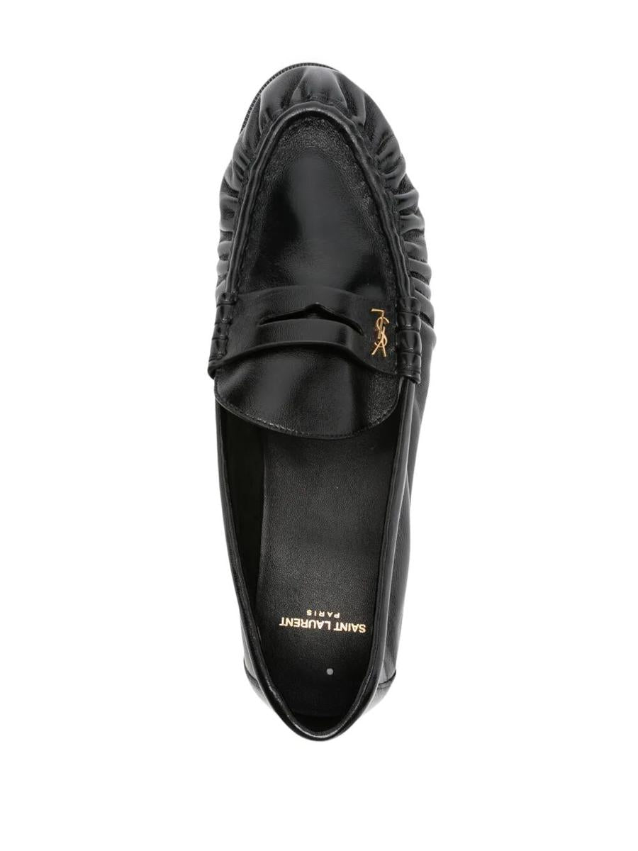 Saint Laurent Le Loafer Smidiga I Glänsande Läderskor