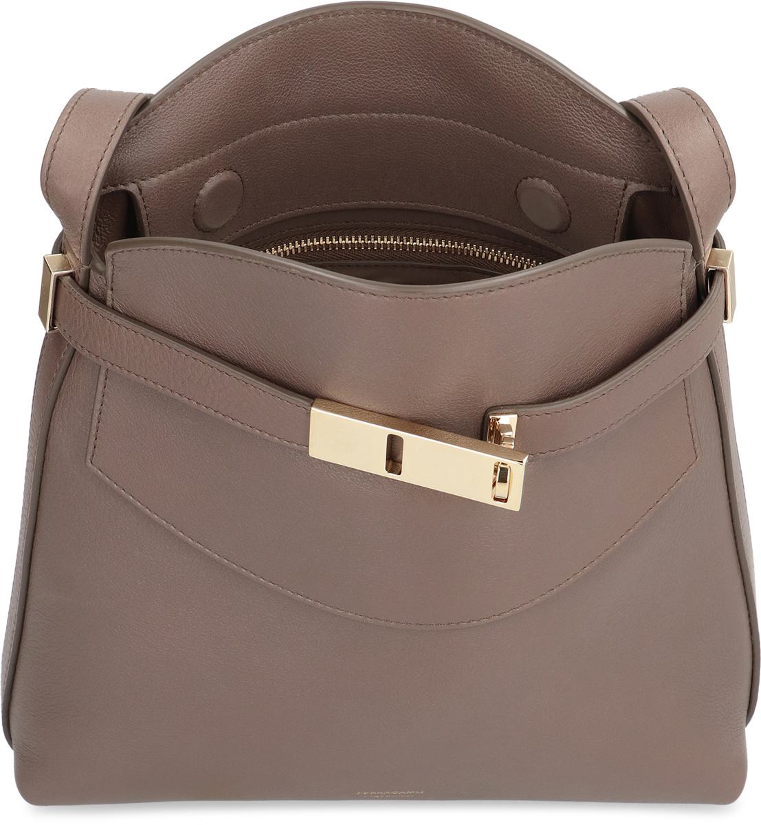 Salvatore Ferragamo axelväska i läder