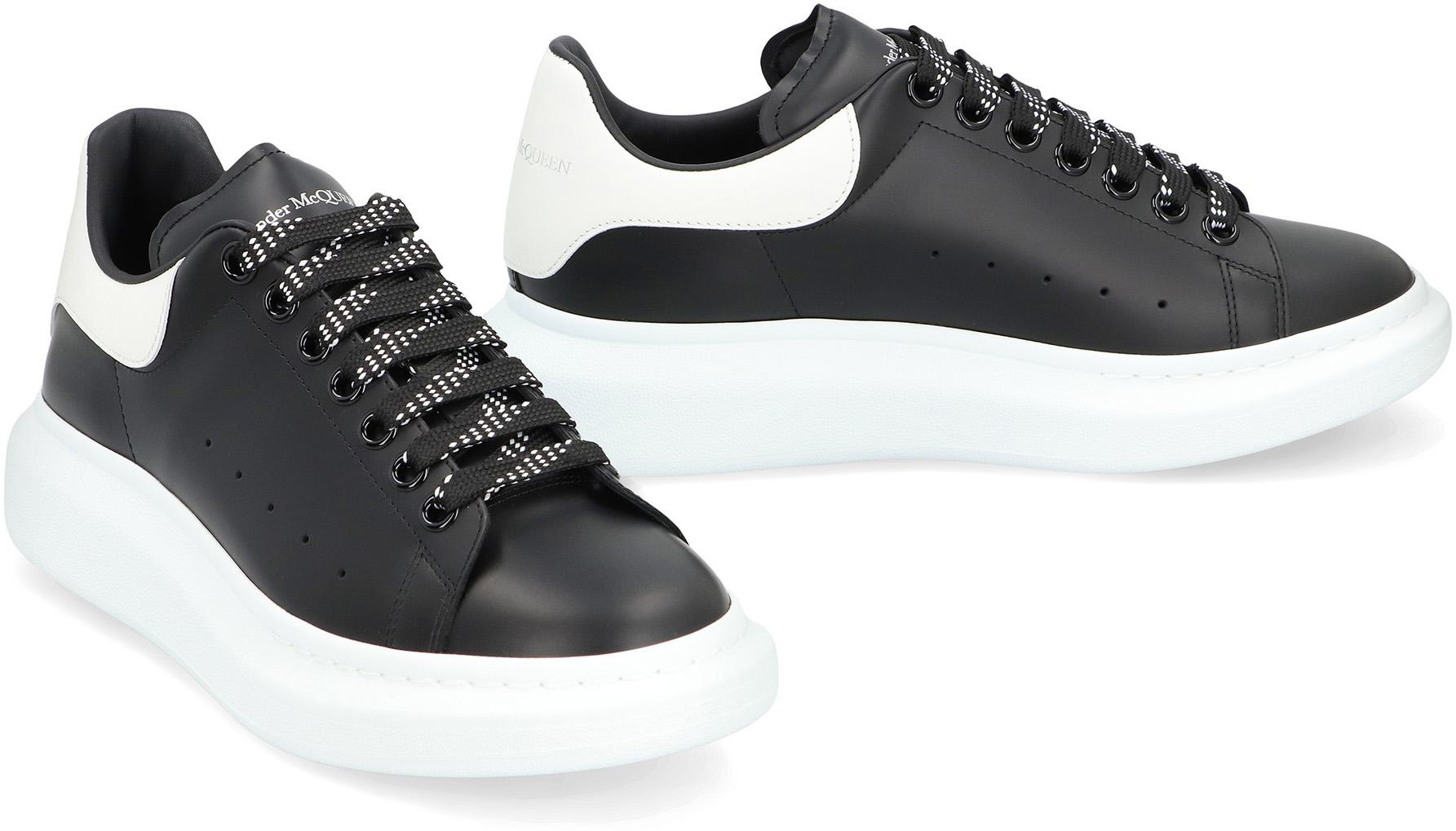 Alexander McQueen Lädersneakers i grovt läder