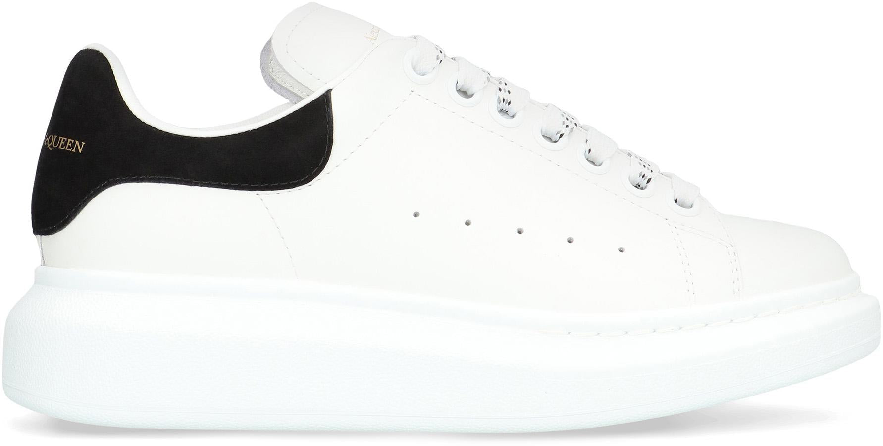 Alexander McQueen Lädersneakers i grovt läder