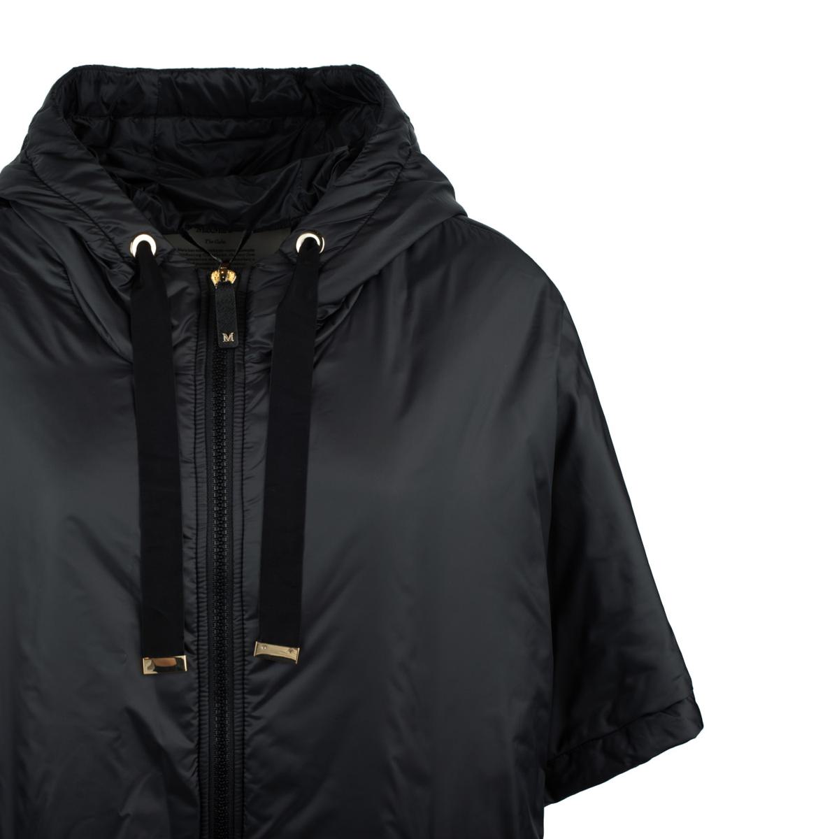 Max Mara Svart Vadderad Kappa Med Droppsäker Canvashuva
