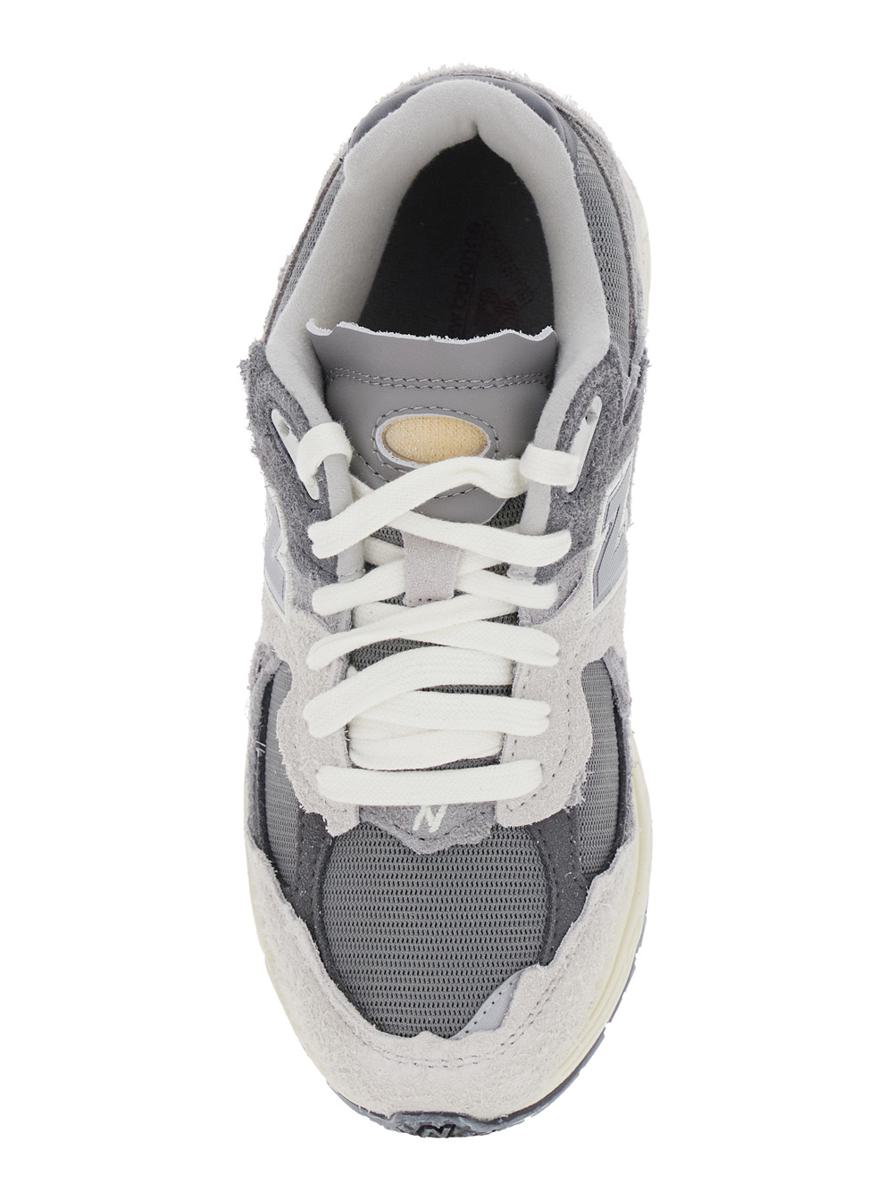 '2002R' Grå Låga Sneakers Med Logotypmärke I Mocka Unisex