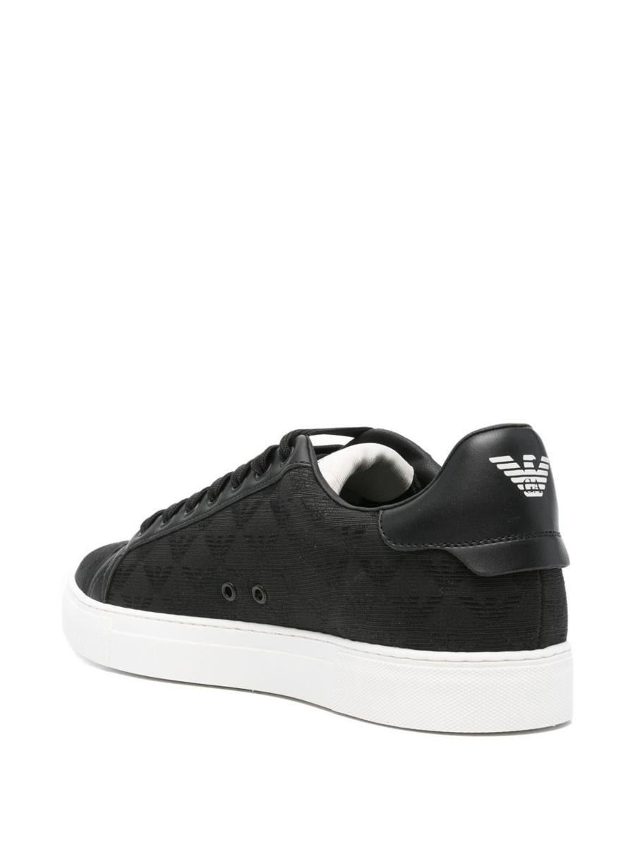 Emporio Armani exklusiva sneakers med logotyp