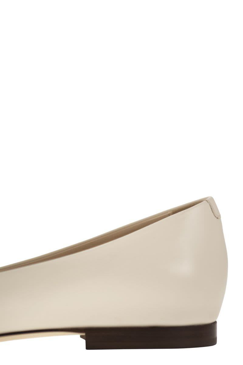 Tod's läderballerina med accessoar