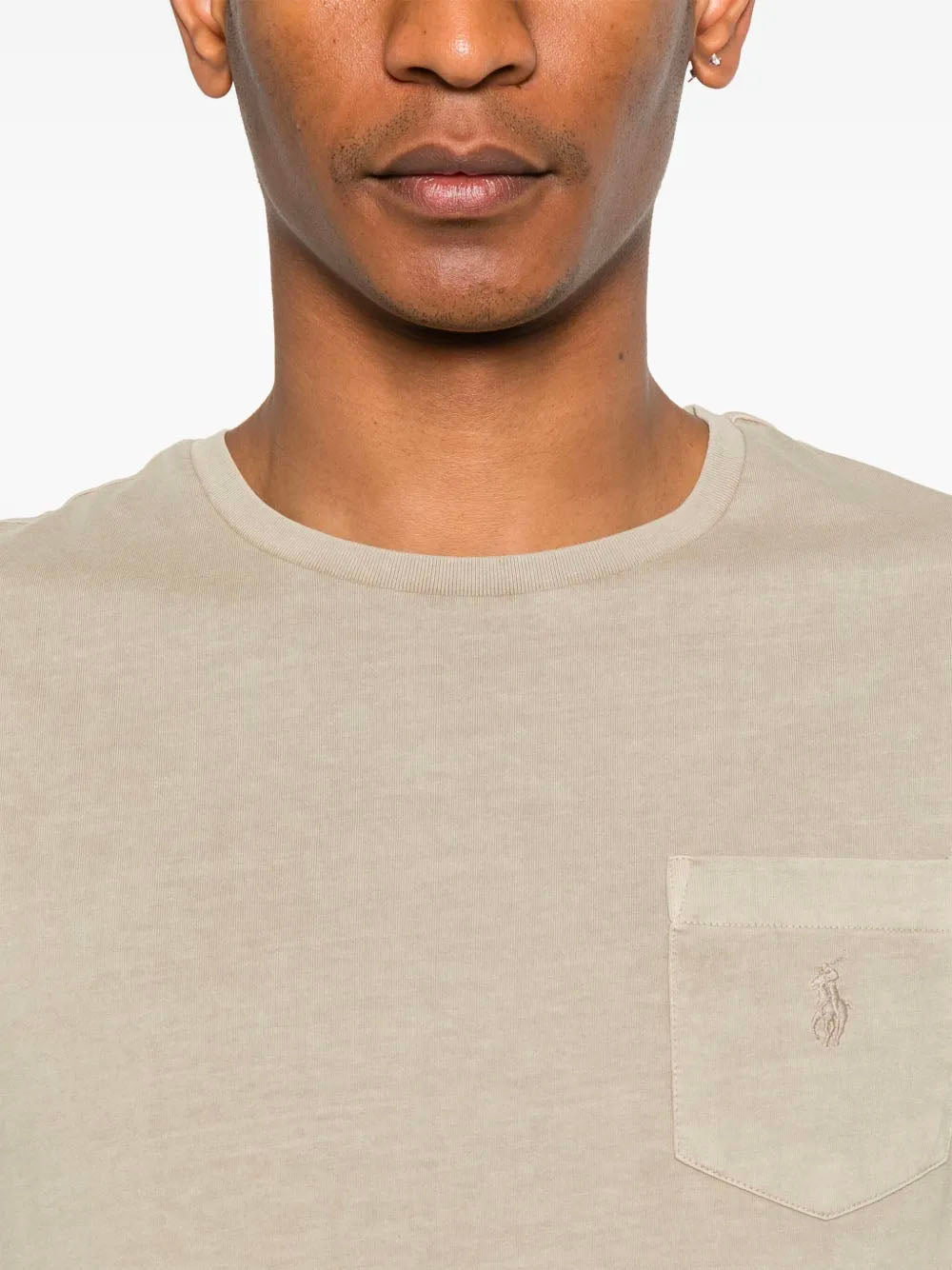 T-shirt med mineralfärgad ficka