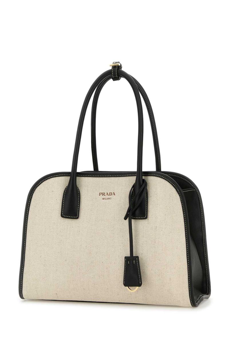 Prada handväskor.