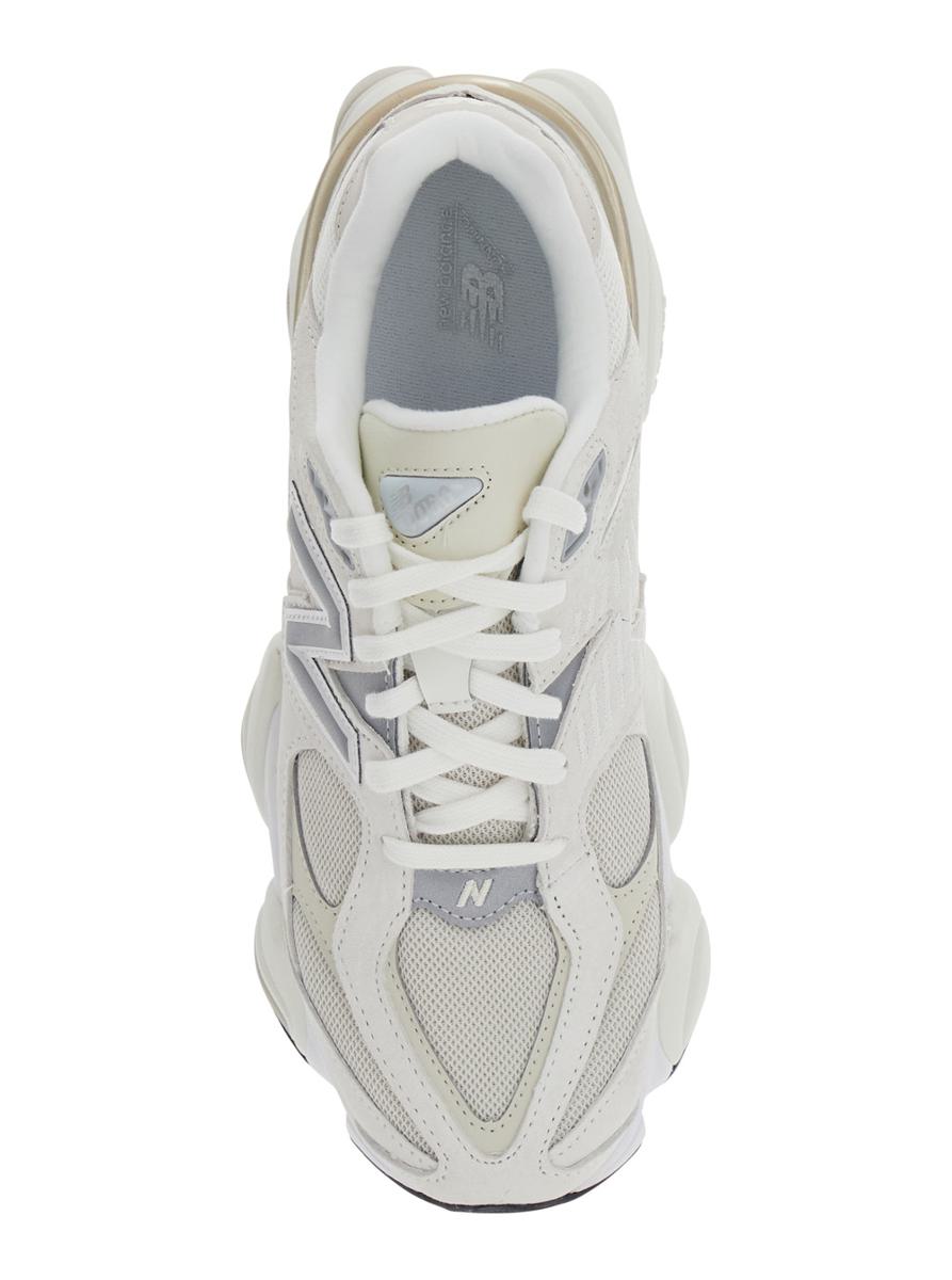 '9060' Vita Sneakers Med Sidologotyp Och Grov Sula I Mocka Unisex
