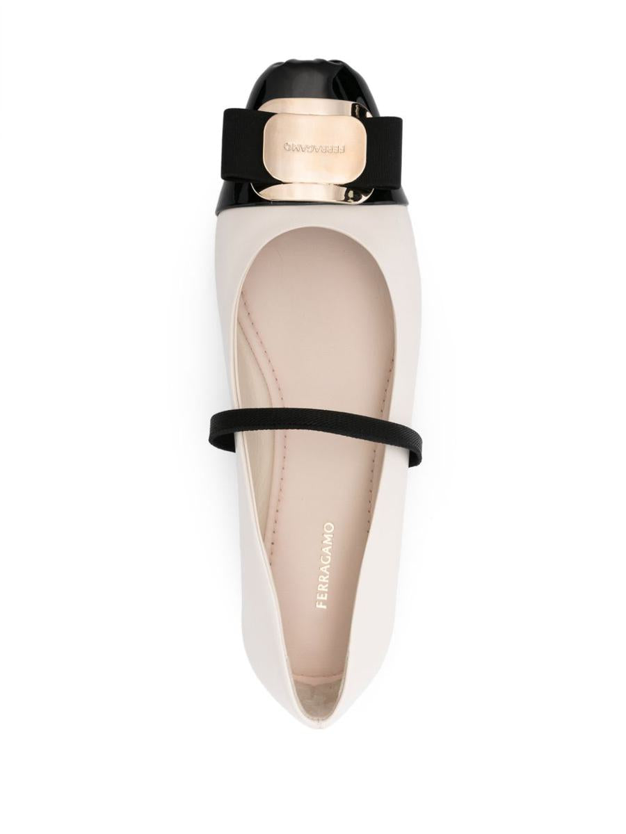 Salvatore Ferragamo platta skor