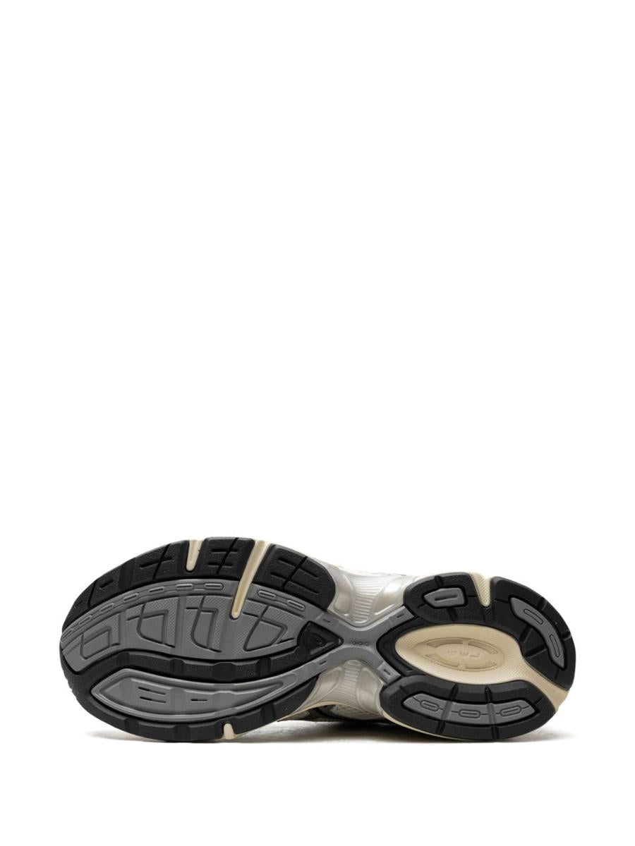 Asics Sneakers
