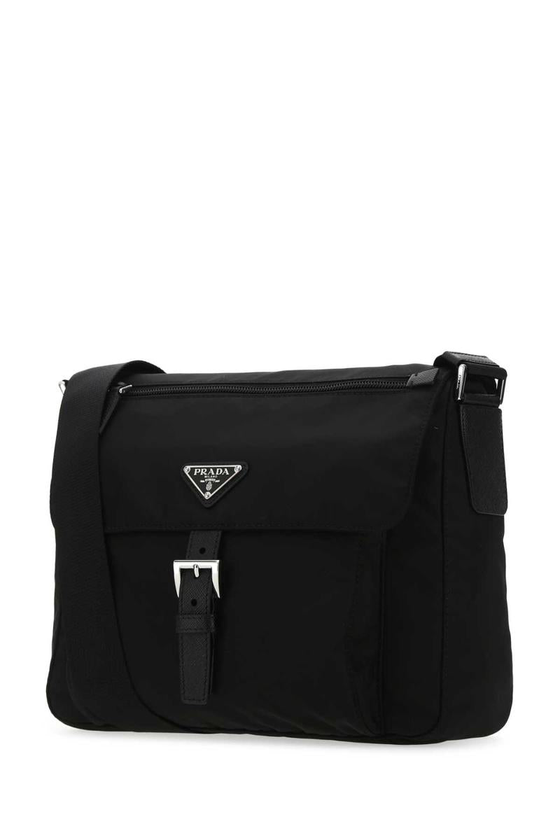Prada handväskor.