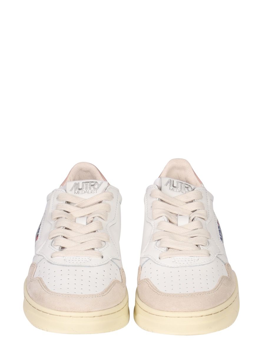 Autry "Medalist Low" Sneakers