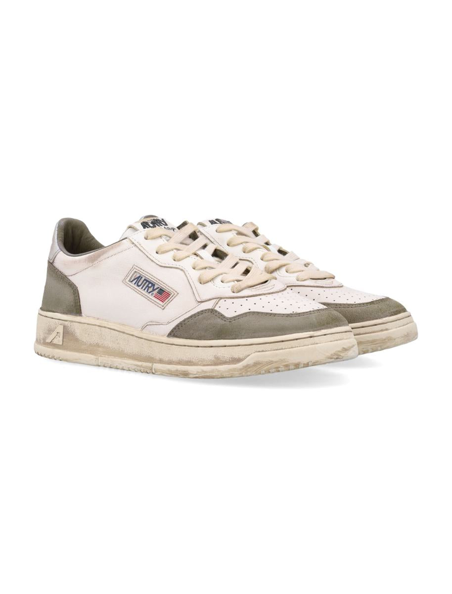 Autry Medalist Low Super Vintage Sneakers i vitt, silver och huntergrönt ödlemocka