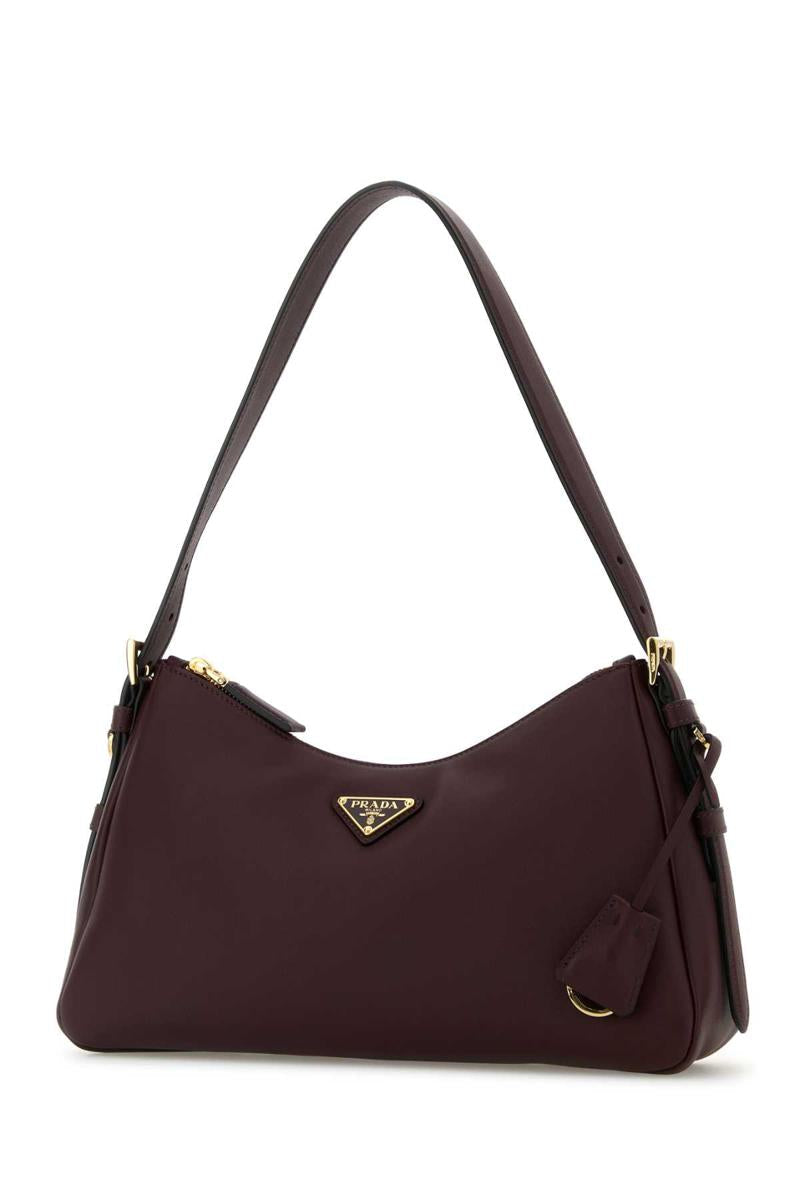 Prada handväskor.