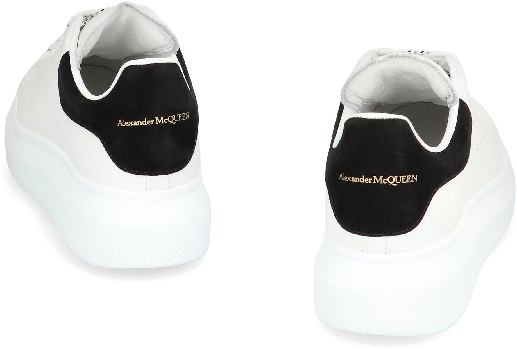 Alexander McQueen Lädersneakers i grovt läder