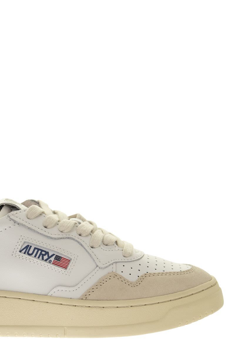 Autry "Medalist Low" Sneakers
