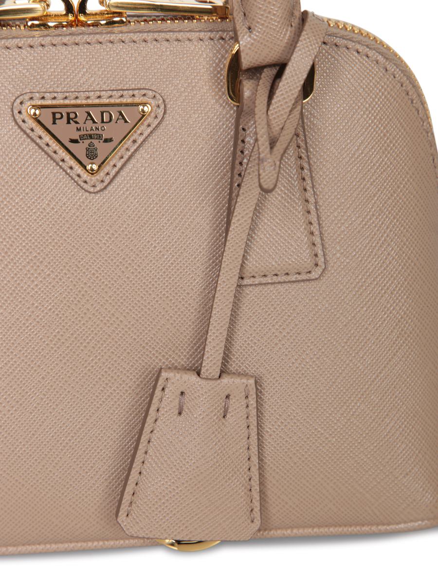 Prada-väskor