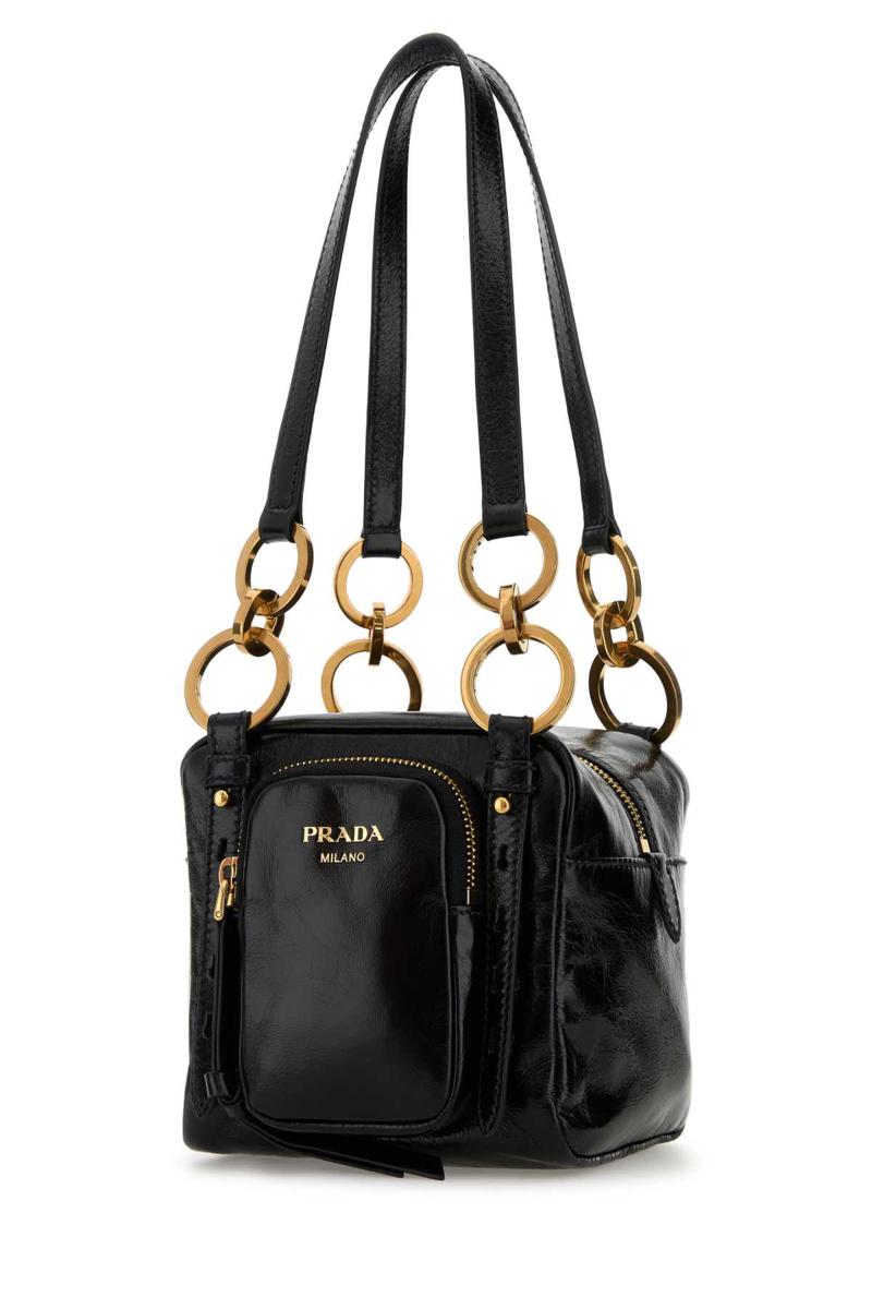 Prada handväskor.