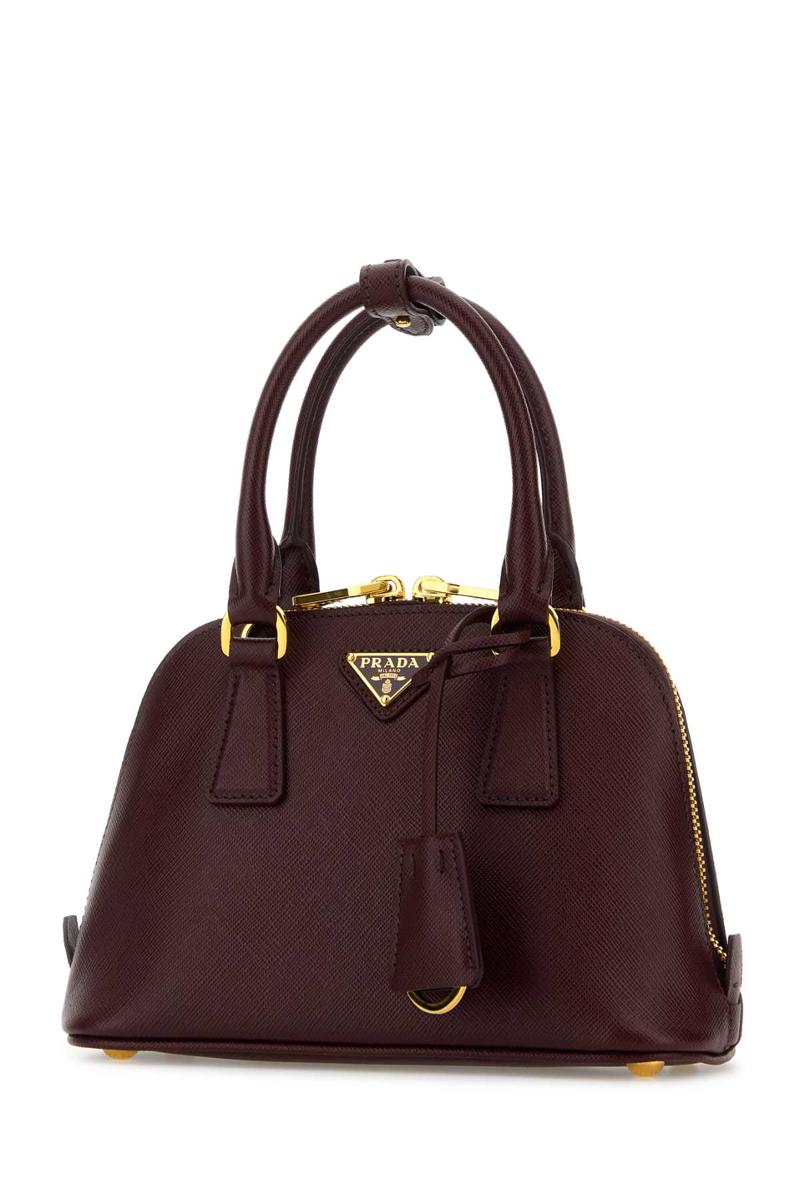 Prada handväskor.