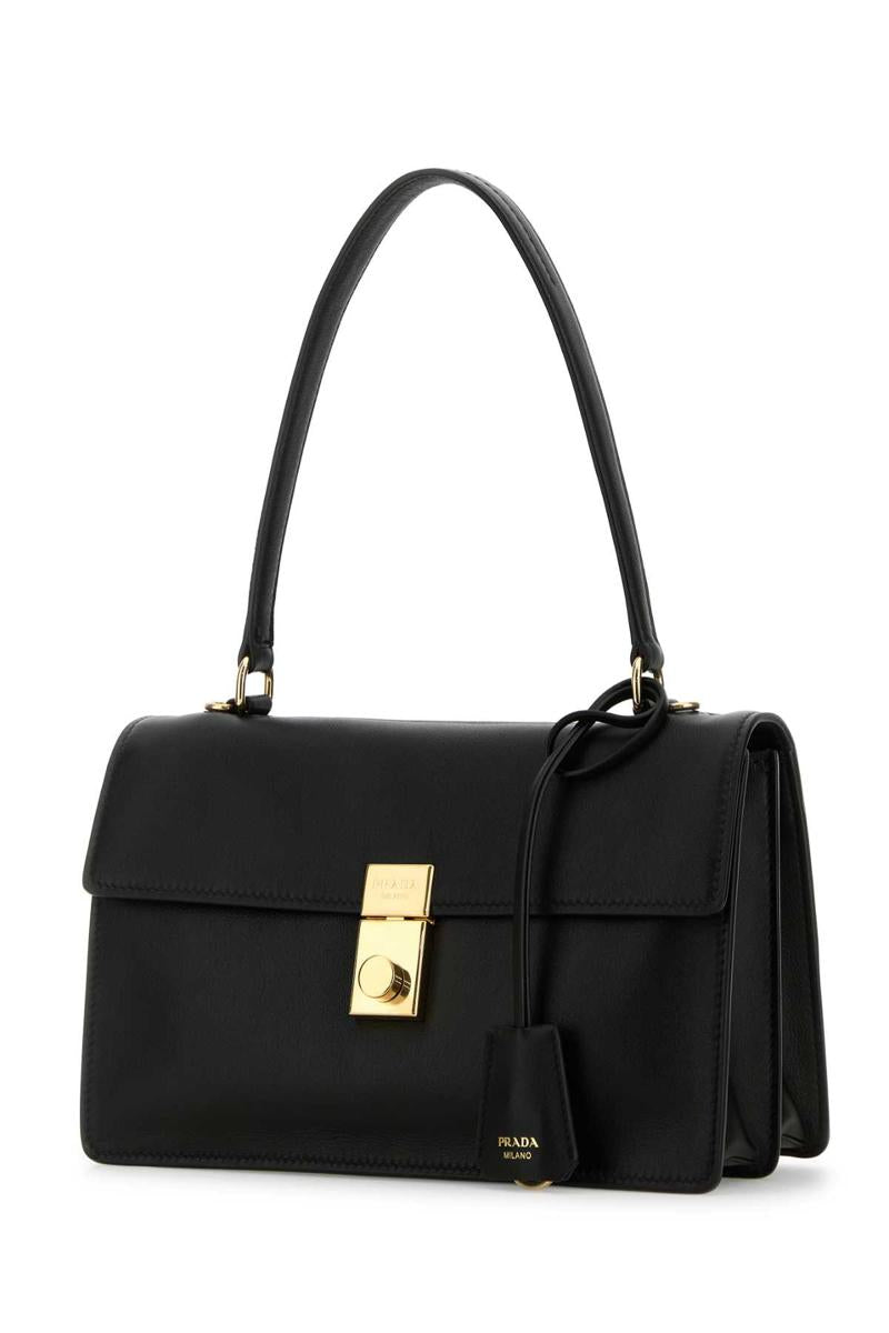 Prada handväskor.
