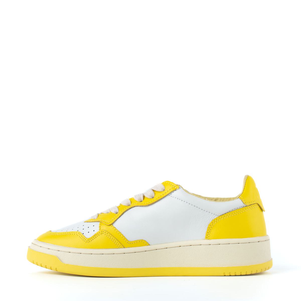 Autry tvåfärgade vita och gula lädersneakers