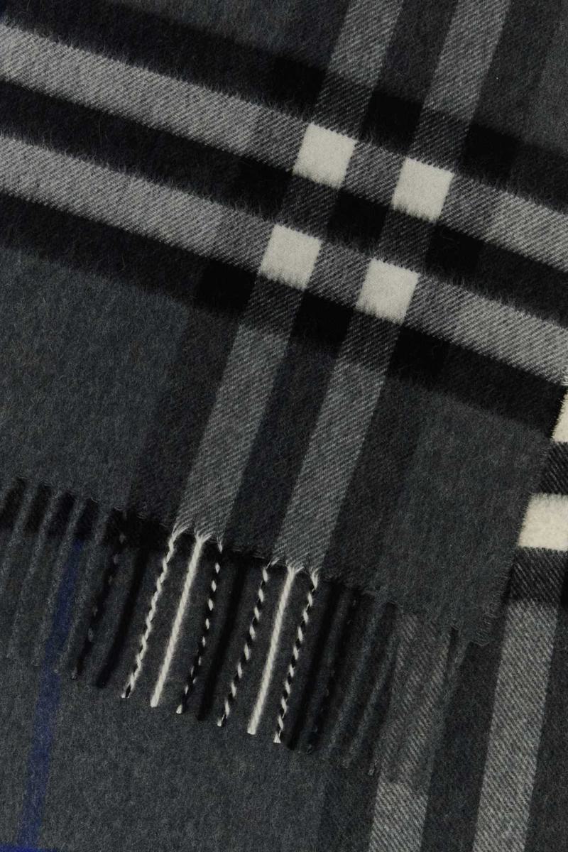 Burberry Halsdukar Och Foularder