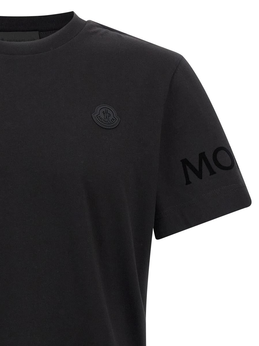 Moncler-t-shirt med logotyp