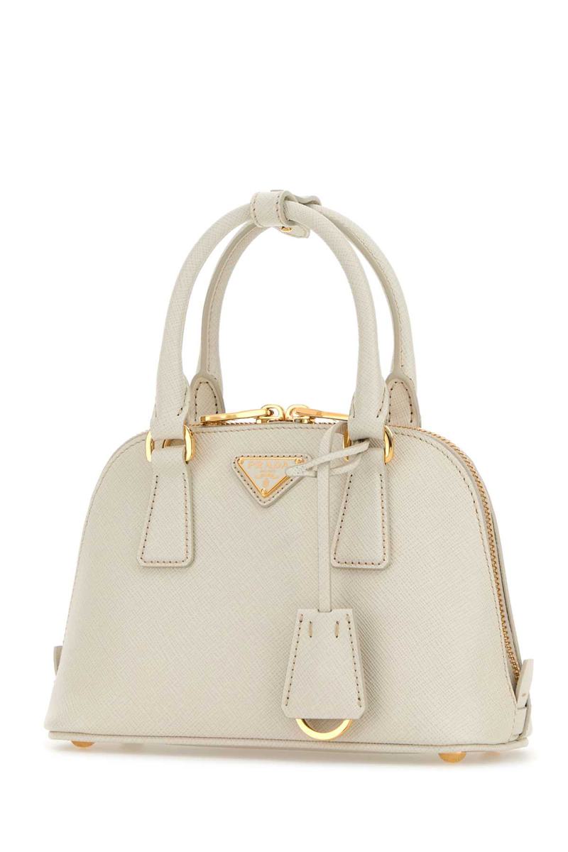 Prada handväskor.