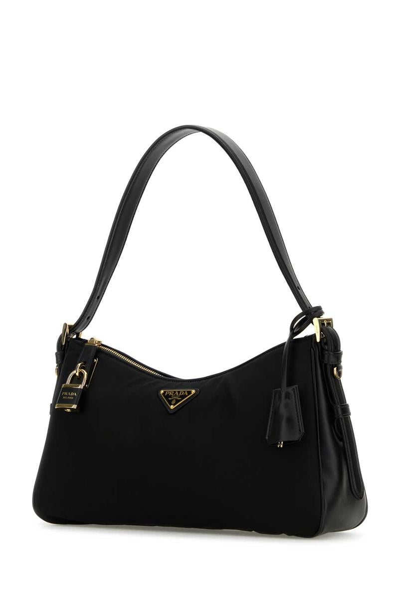 Prada handväskor.