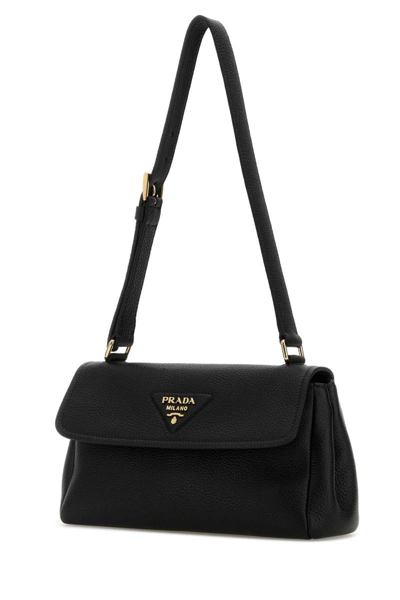 Prada handväskor.