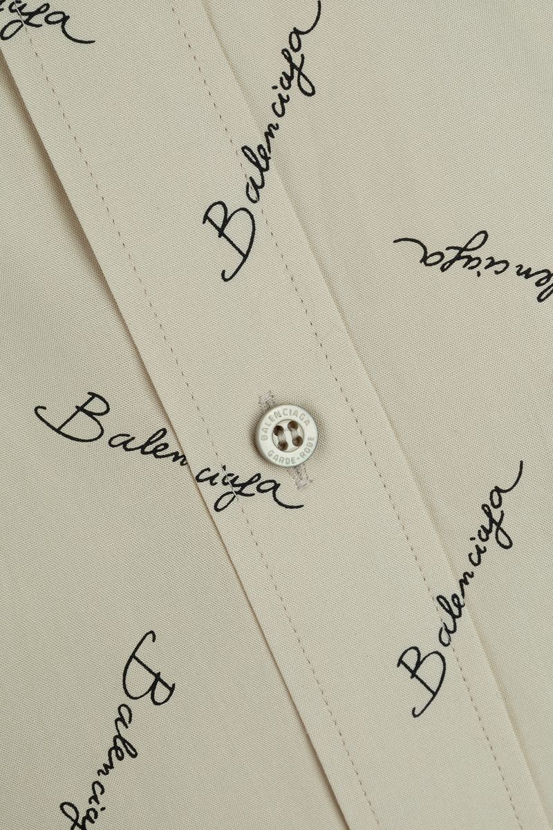 Balenciaga-skjortor