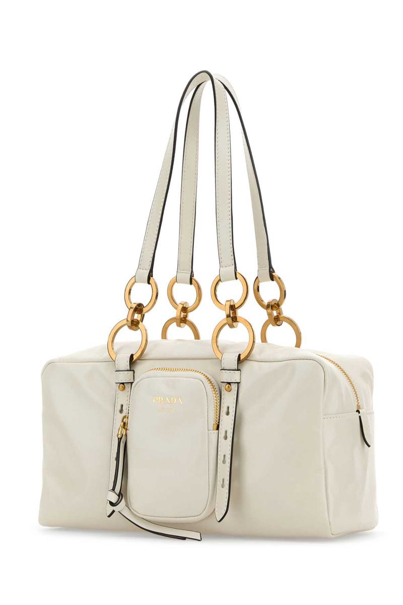 Prada handväskor.