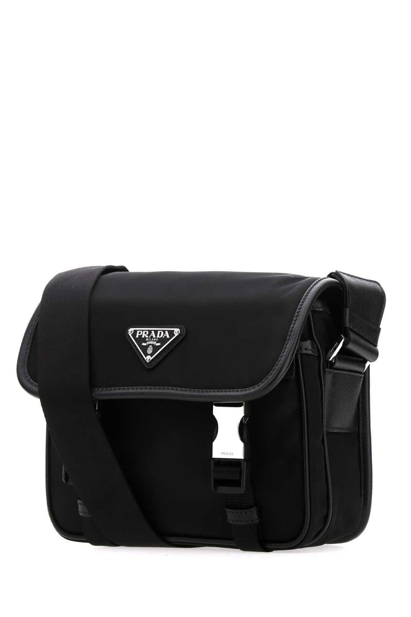 Prada handväskor.