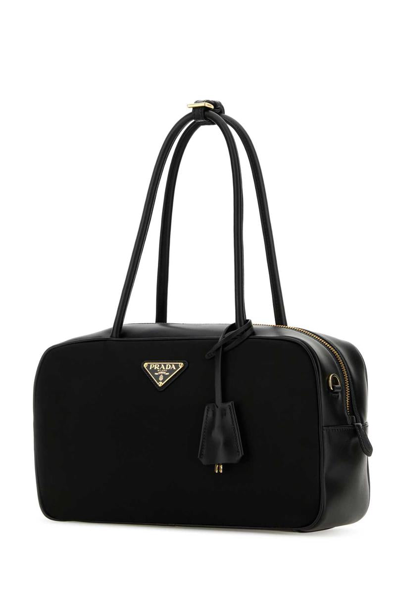 Prada handväskor.