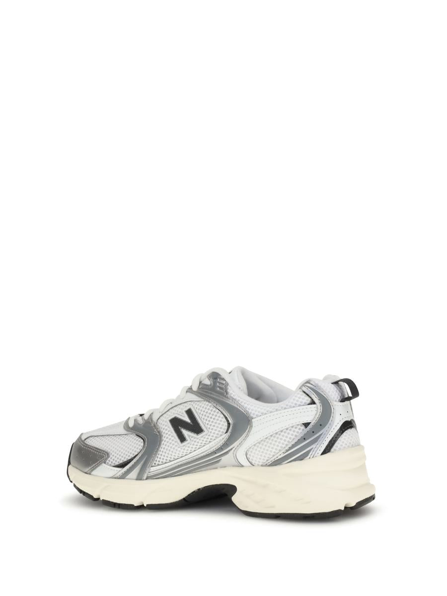 Nya balanssneakers