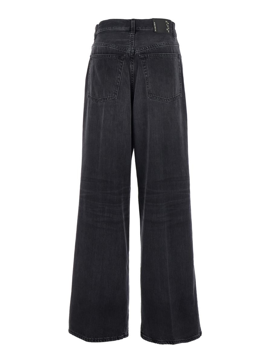 Svarta jeans med veck fram och logotypmärke bak i bomull för kvinnor