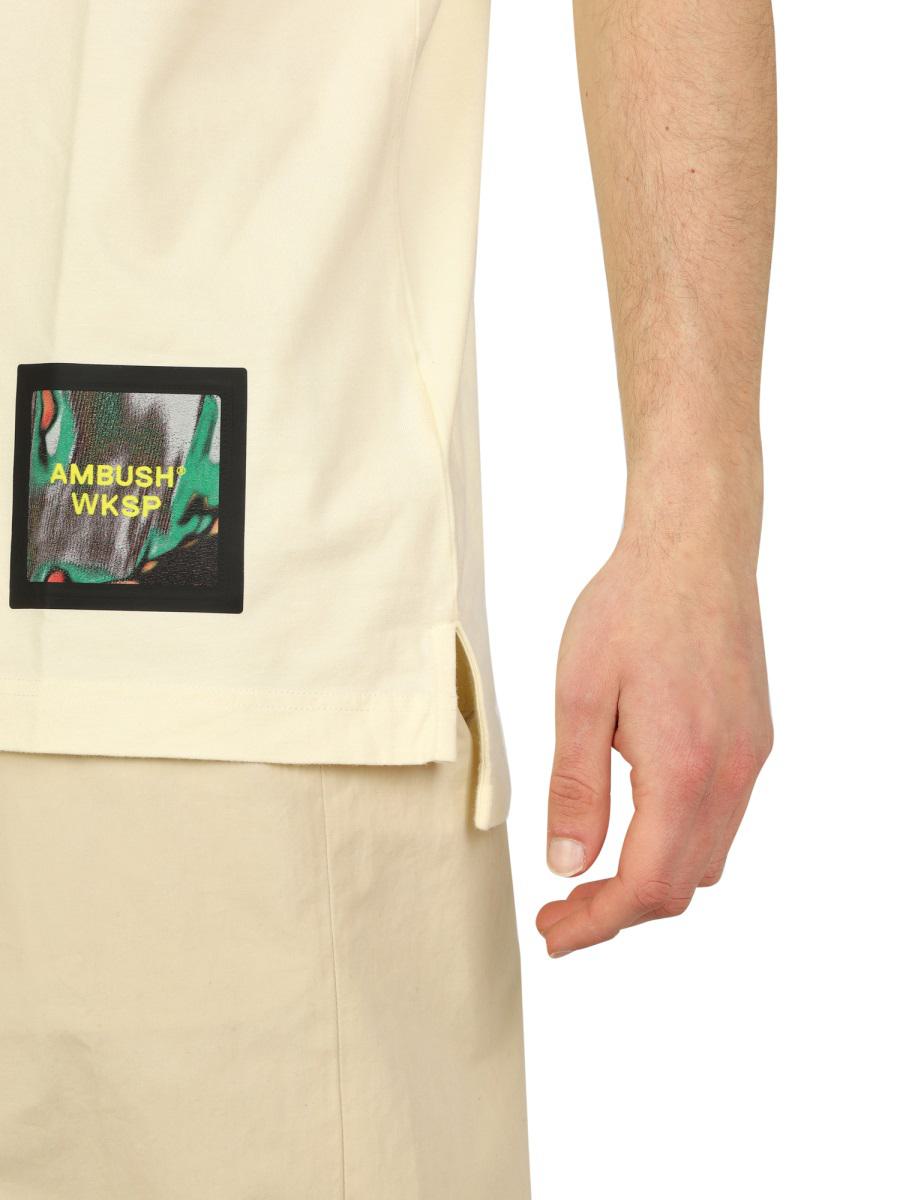 T-shirt med bakhållslogotyp