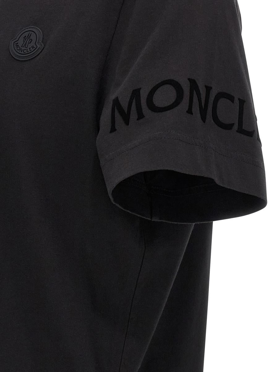 Moncler-t-shirt med logotyp